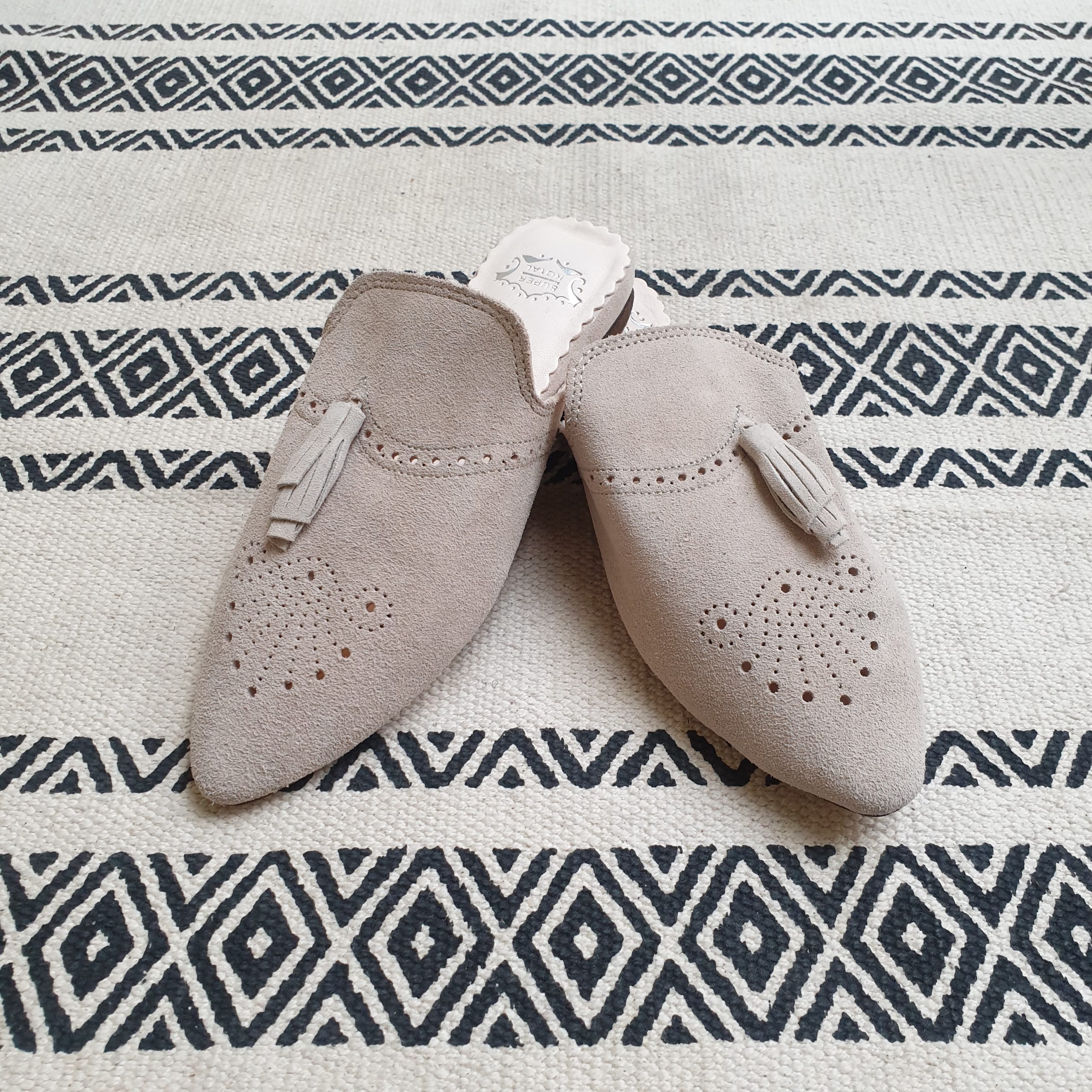 Moroccan Handmade Modern Leather Babouche Shoes in Beige – Otenticos
